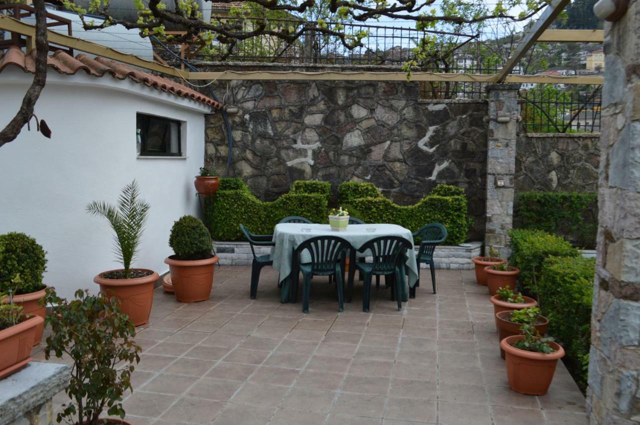 Vila Ss Kekezi Villa Gjirokastër Exterior foto