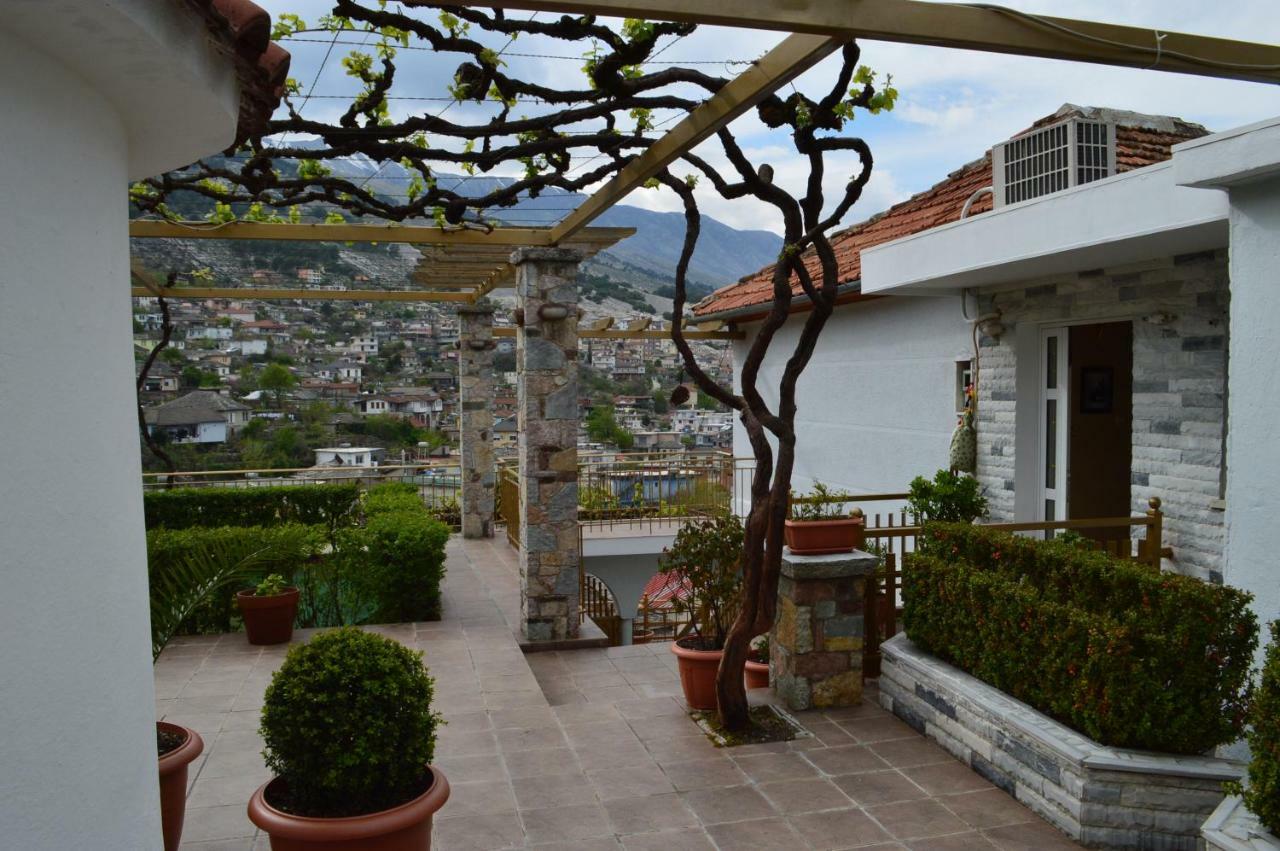 Vila Ss Kekezi Villa Gjirokastër Exterior foto