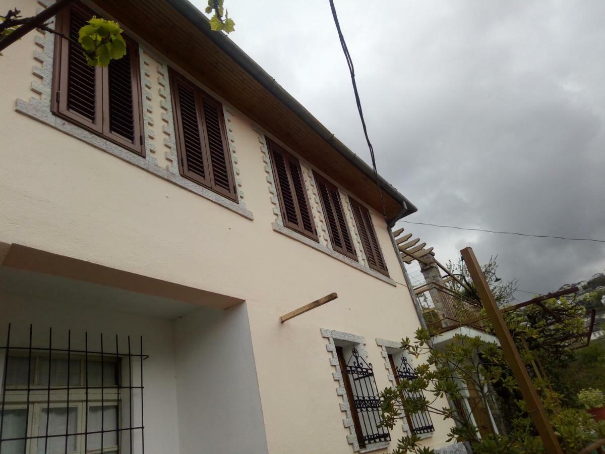 Vila Ss Kekezi Villa Gjirokastër Exterior foto